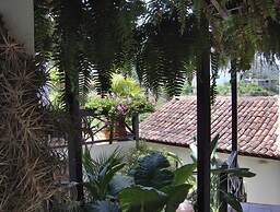 Rustic Holiday Home With Small Patio-terrace