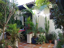 Rustic Holiday Home With Small Patio-terrace