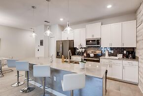 4802 LL Dream Getaway Luxury Townhome w/ Pool