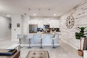 4802 LL Dream Getaway Luxury Townhome w/ Pool