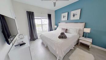 4802 LL Dream Getaway Luxury Townhome w/ Pool