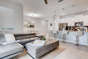 4802 LL Dream Getaway Luxury Townhome w/ Pool