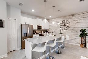 4802 LL Dream Getaway Luxury Townhome w/ Pool