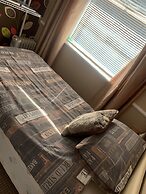 2 Bed Flat - Sleeps 3 - Parking - Wifi