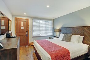 The Lodge at Vail 2 BR Condo in the Heart of Vail by RedAwning - Save 