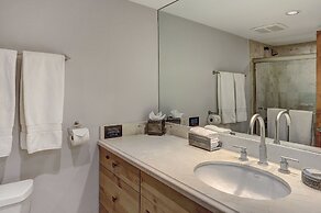 The Lodge at Vail 2 BR Condo in the Heart of Vail by RedAwning - Save 