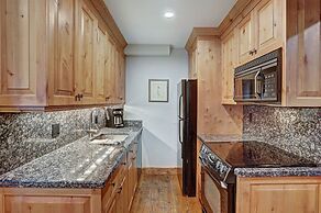 The Lodge at Vail 2 BR Condo in the Heart of Vail by RedAwning - Save 