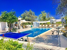 Little Cozy House With big Pool 10x5 And Wifi in Ibiza
