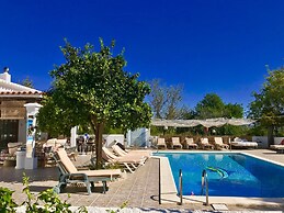 Little Cozy House With big Pool 10x5 And Wifi in Ibiza