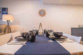 Modern 2bed2bath APT at Neutral Bayparking+wifi