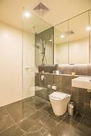 Modern 2bed2bath APT at Neutral Bayparking+wifi