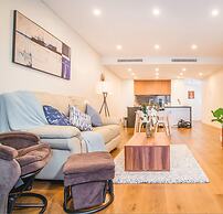 Modern 2bed2bath APT at Neutral Bayparking+wifi