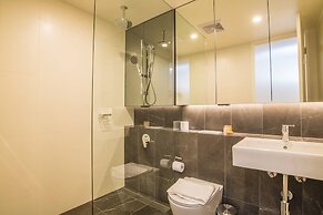 Modern 2bed2bath APT at Neutral Bayparking+wifi