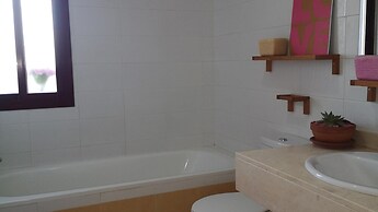 Golf Fields Apt, Seaview, Pool, Free Parking