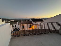 Lemon Tree Patio-mountain View, Delightful Home in Olvera-cadiz-andalu