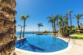 Excellent View, Beach & Mountain, Panorama Swimming Pool all Year Roun