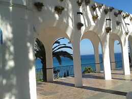 Excellent View, Beach & Mountain, Panorama Swimming Pool all Year Roun