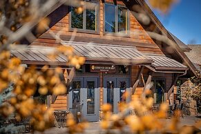 White Elm Lane #31 by Village Properties at Sunriver