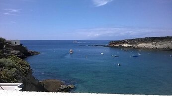 Cozy House Facing The Sea