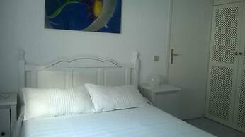 Cozy House Facing The Sea