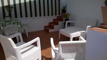 Cozy House Facing The Sea