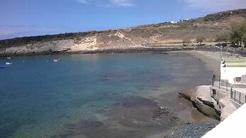 Cozy House Facing The Sea