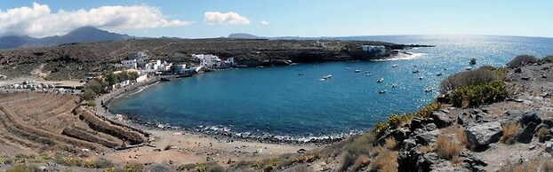 Cozy House Facing The Sea