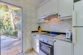 Villa With Pool and air Conditioning