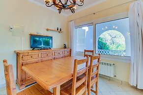 Villa With Pool and air Conditioning