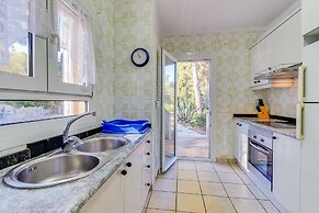 Villa With Pool and air Conditioning