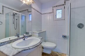 Villa With Pool and air Conditioning