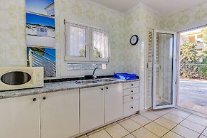 Villa With Pool and air Conditioning