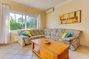 Villa With Pool and air Conditioning