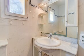 Villa With Pool and air Conditioning