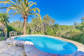 Villa With Pool and air Conditioning