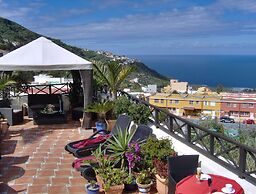 Mediterranean Holiday Home With Small Patio-terrace