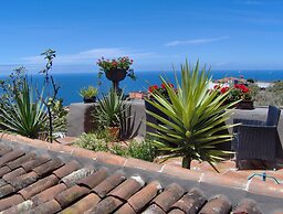 Mediterranean Holiday Home With Small Patio-terrace