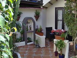 Mediterranean Holiday Home With Small Patio-terrace