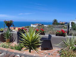 Mediterranean Holiday Home With Small Patio-terrace