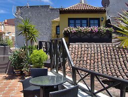 Mediterranean Holiday Home With Small Patio-terrace