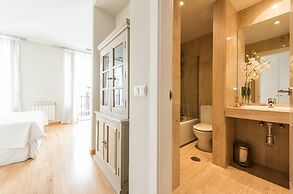 Prado Museum Apartment