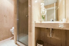 Prado Museum Apartment