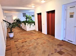 Beachfront Apt for a no Car Holiday Puerto Banus, Free Wifiparkingtvai