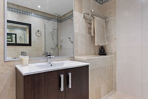 Beachfront Apt for a no Car Holiday Puerto Banus, Free Wifiparkingtvai