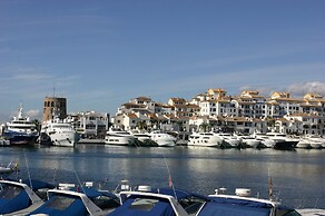 Beachfront Apt for a no Car Holiday Puerto Banus, Free Wifiparkingtvai