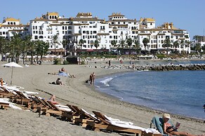 Beachfront Apt for a no Car Holiday Puerto Banus, Free Wifiparkingtvai