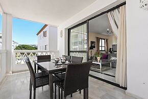 Beachfront Apt for a no Car Holiday Puerto Banus, Free Wifiparkingtvai
