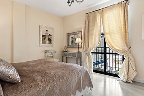 Beachfront Apt for a no Car Holiday Puerto Banus, Free Wifiparkingtvai