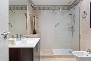 Beachfront Apt for a no Car Holiday Puerto Banus, Free Wifiparkingtvai