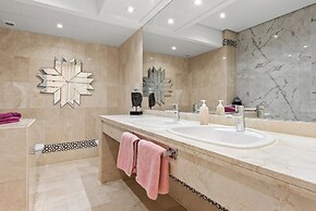 Beachfront Apt for a no Car Holiday Puerto Banus, Free Wifiparkingtvai